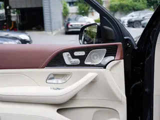 Mercedes-Benz Maybach GLS 2025 GLS 480 4MATIC interior foto 11 Mercedes-Benz Maybach GLS 2025 GLS 480 4MATIC interior foto 11