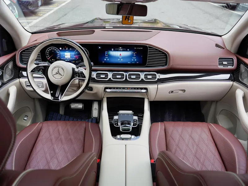 Mercedes-Benz Maybach GLS 2025 GLS 480 4MATIC interior foto 20 Mercedes-Benz Maybach GLS 2025 GLS 480 4MATIC interior foto 20