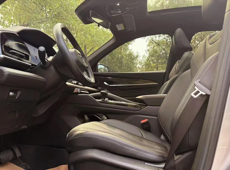 Geely Monjaro 2024 2.0TD DCT EVO Versión de dos ruedas motrices Longfeng interior foto 10 Geely Monjaro 2024 2.0TD DCT EVO Versión de dos ruedas motrices Longfeng interior foto 10