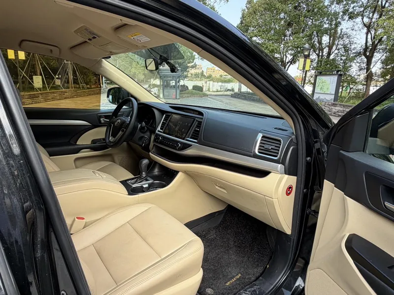 Toyota Highlander 2018 2.0T Version élite à deux roues motrices 5 Siège État VI intérieur photo 11 Toyota Highlander 2018 2.0T Version élite à deux roues motrices 5 Siège État VI intérieur photo 11