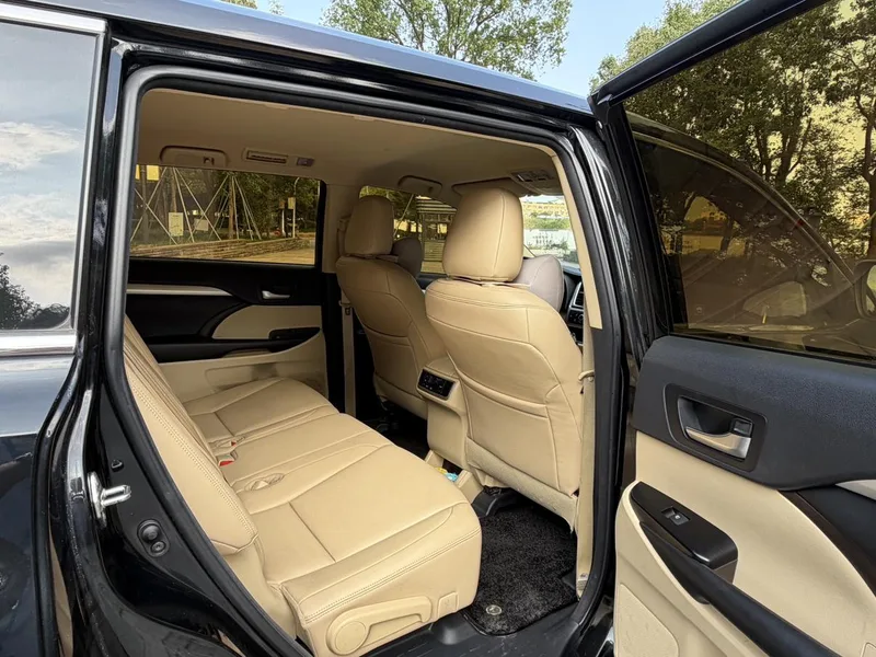 Toyota Highlander 2018 2.0T Version élite à deux roues motrices 5 Siège État VI intérieur photo 13 Toyota Highlander 2018 2.0T Version élite à deux roues motrices 5 Siège État VI intérieur photo 13