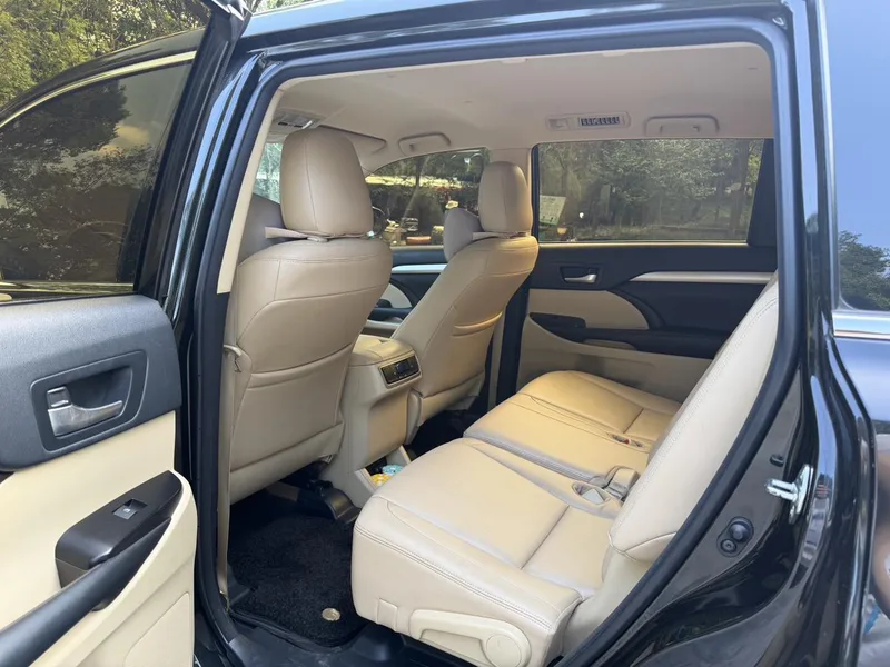 Toyota Highlander 2018 2.0T Version élite à deux roues motrices 5 Siège État VI intérieur photo 14 Toyota Highlander 2018 2.0T Version élite à deux roues motrices 5 Siège État VI intérieur photo 14