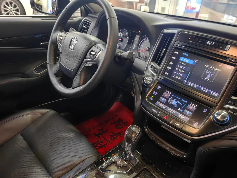 Toyota Crown 2018 2.0T Fashion Edition interior photo 16 Toyota Crown 2018 2.0T Fashion Edition interior photo 16