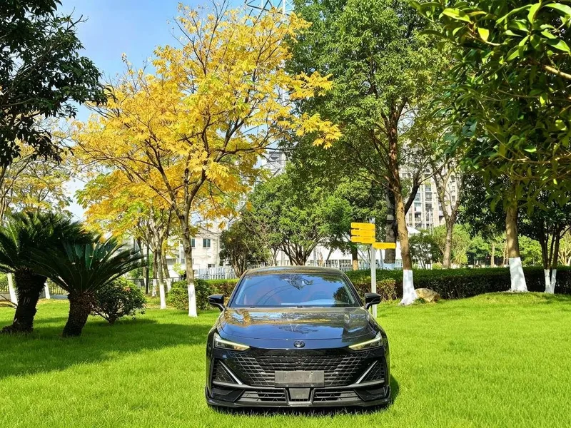 Changan UNI-V 2023 1.5T Sports version exterior photo 2 Changan UNI-V 2023 1.5T Sports version exterior photo 2