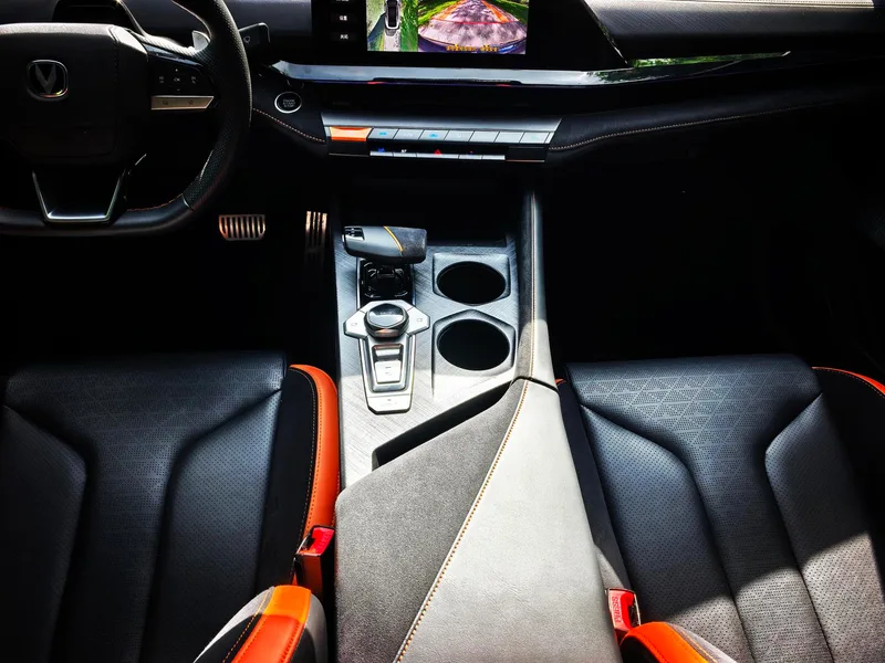 Changan UNI-V 2022 2.0T Edición de velocidad líder interior foto 12 Changan UNI-V 2022 2.0T Edición de velocidad líder interior foto 12