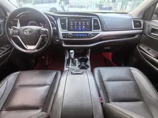 Toyota Highlander 2018 2.0T Four-wheel drive Premium Edition 7 seat Country VI interior photo 12 Toyota Highlander 2018 2.0T Four-wheel drive Premium Edition 7 seat Country VI interior photo 12