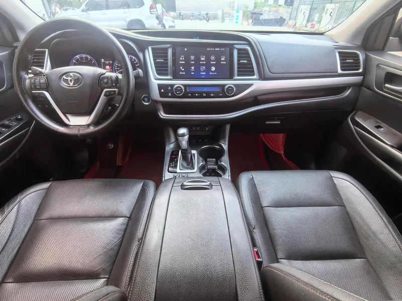 Toyota Highlander 2018 2.0T Four-wheel drive Premium Edition 7 seat Country VI interior photo 12 Toyota Highlander 2018 2.0T Four-wheel drive Premium Edition 7 seat Country VI interior photo 12