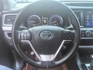 Toyota Highlander 2018 2.0T Four-wheel drive Premium Edition 7 seat Country VI interior photo 13 Toyota Highlander 2018 2.0T Four-wheel drive Premium Edition 7 seat Country VI interior photo 13