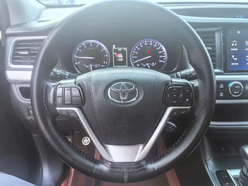 Toyota Highlander 2018 2.0T Four-wheel drive Premium Edition 7 seat Country VI interior photo 13 Toyota Highlander 2018 2.0T Four-wheel drive Premium Edition 7 seat Country VI interior photo 13