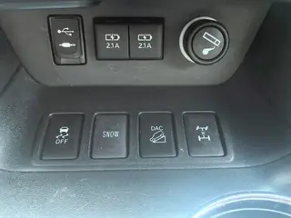 Toyota Highlander 2018 2.0T Four-wheel drive Premium Edition 7 seat Country VI interior photo 19 Toyota Highlander 2018 2.0T Four-wheel drive Premium Edition 7 seat Country VI interior photo 19