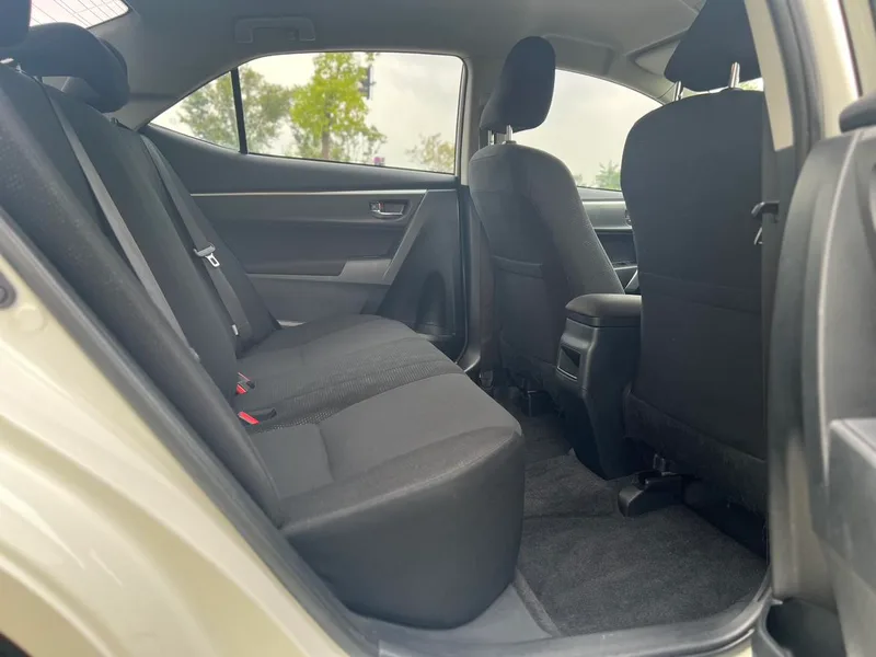 Toyota Corolla 2017 1.6L CVT GL interior photo 10 Toyota Corolla 2017 1.6L CVT GL interior photo 10