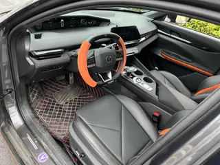 Changan UNI-V 2022 1.5T Versión deportiva interior foto 12 Changan UNI-V 2022 1.5T Versión deportiva interior foto 12