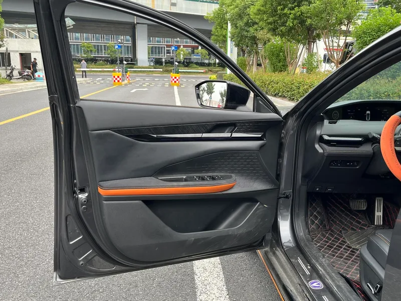 Changan UNI-V 2022 1.5T Versión deportiva interior foto 13 Changan UNI-V 2022 1.5T Versión deportiva interior foto 13