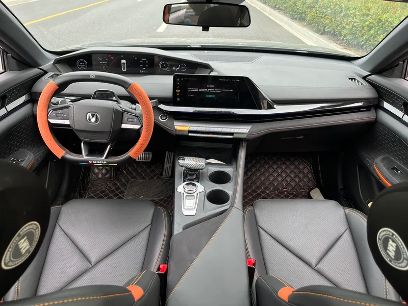 Changan UNI-V 2022 1.5T Versión deportiva interior foto 15 Changan UNI-V 2022 1.5T Versión deportiva interior foto 15