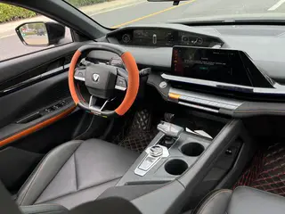 Changan UNI-V 2022 1.5T Versión deportiva interior foto 17 Changan UNI-V 2022 1.5T Versión deportiva interior foto 17