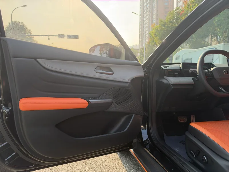 Changan UNI-V 2025 Third generation 2.0T Jin Qing type exterior photo 10 Changan UNI-V 2025 Third generation 2.0T Jin Qing type exterior photo 10