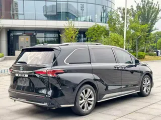 Toyota Sienna 2023 Doble motor 2.5L Versión de lujo exterior foto 2 Toyota Sienna 2023 Doble motor 2.5L Versión de lujo exterior foto 2