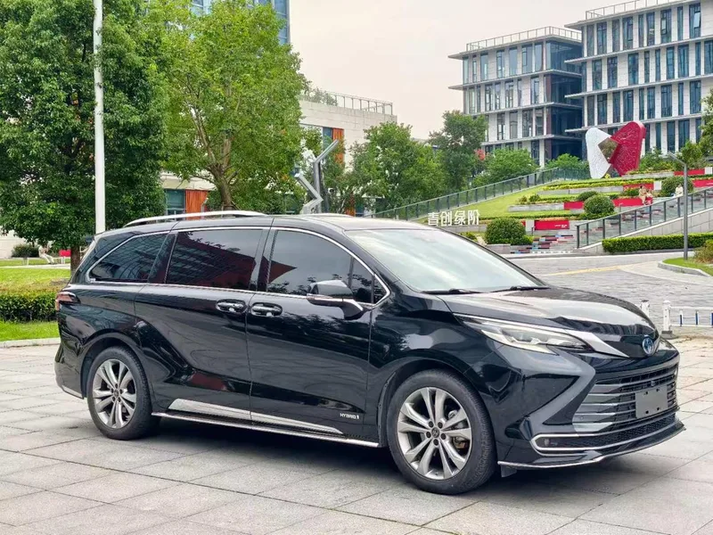 Toyota Sienna 2023 Doble motor 2.5L Versión de lujo exterior foto 3 Toyota Sienna 2023 Doble motor 2.5L Versión de lujo exterior foto 3