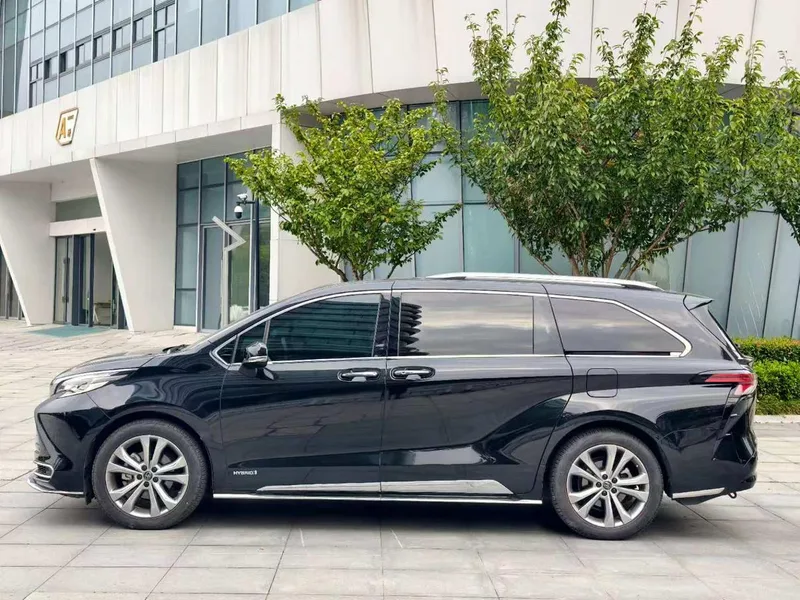 Toyota Sienna 2023 Doble motor 2.5L Versión de lujo exterior foto 5 Toyota Sienna 2023 Doble motor 2.5L Versión de lujo exterior foto 5