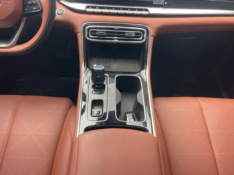 Geely Emgrand 2026 5.ª generación 1.5T DCT Modelo insignia interior foto 14 Geely Emgrand 2026 5.ª generación 1.5T DCT Modelo insignia interior foto 14