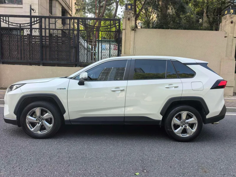 Toyota RAV4 2020 Dual Power 2.5L CVT Two-wheel drive elite version exterior photo 5 Toyota RAV4 2020 Dual Power 2.5L CVT Two-wheel drive elite version exterior photo 5