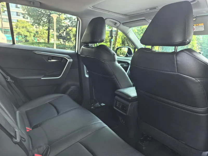 Toyota RAV4 2020 Dual Power 2.5L CVT Two-wheel drive elite version interior photo 7 Toyota RAV4 2020 Dual Power 2.5L CVT Two-wheel drive elite version interior photo 7