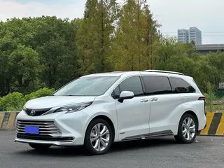 Toyota Sienna 2023 Модификация Двойной двигатель 2.5L Платиновая версия