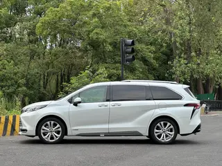 Toyota Sienna 2023 Restyling Dual Power 2.5L Platinum Edition exterior photo 4 Toyota Sienna 2023 Restyling Dual Power 2.5L Platinum Edition exterior photo 4