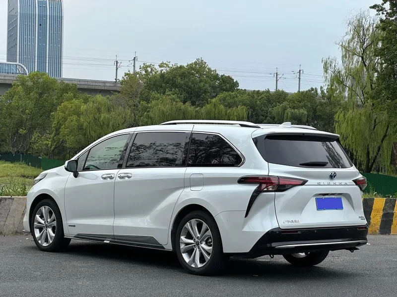 Toyota Sienna 2023 Restyling Dual Power 2.5L Platinum Edition exterior photo 5 Toyota Sienna 2023 Restyling Dual Power 2.5L Platinum Edition exterior photo 5