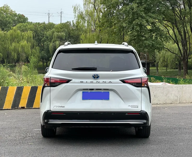 Toyota Sienna 2023 Restyling Dual Power 2.5L Platinum Edition exterior photo 6 Toyota Sienna 2023 Restyling Dual Power 2.5L Platinum Edition exterior photo 6