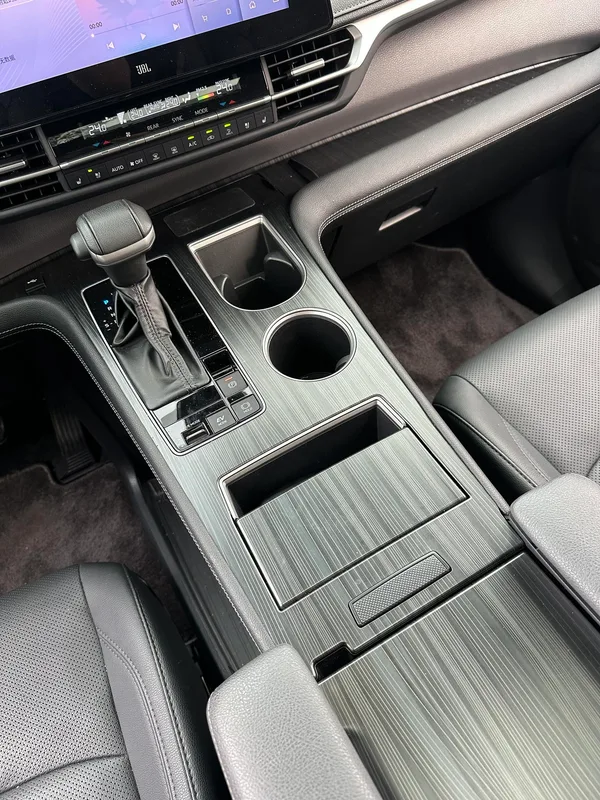 Toyota Sienna 2023 Restyling Dual Power 2.5L Platinum Edition interior photo 20 Toyota Sienna 2023 Restyling Dual Power 2.5L Platinum Edition interior photo 20