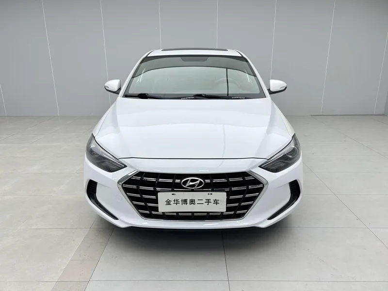 Hyundai Elantra Lingdong 2020 1.4T Doble embrague deslumbrante Tipo de vitalidad exterior foto 2 Hyundai Elantra Lingdong 2020 1.4T Doble embrague deslumbrante Tipo de vitalidad exterior foto 2