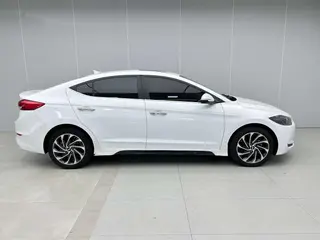 Hyundai Elantra Lingdong 2020 1.4T Doble embrague deslumbrante Tipo de vitalidad exterior foto 3 Hyundai Elantra Lingdong 2020 1.4T Doble embrague deslumbrante Tipo de vitalidad exterior foto 3