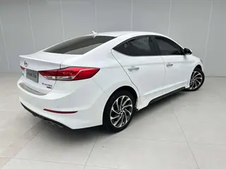Hyundai Elantra Lingdong 2020 1.4T Doble embrague deslumbrante Tipo de vitalidad exterior foto 4 Hyundai Elantra Lingdong 2020 1.4T Doble embrague deslumbrante Tipo de vitalidad exterior foto 4