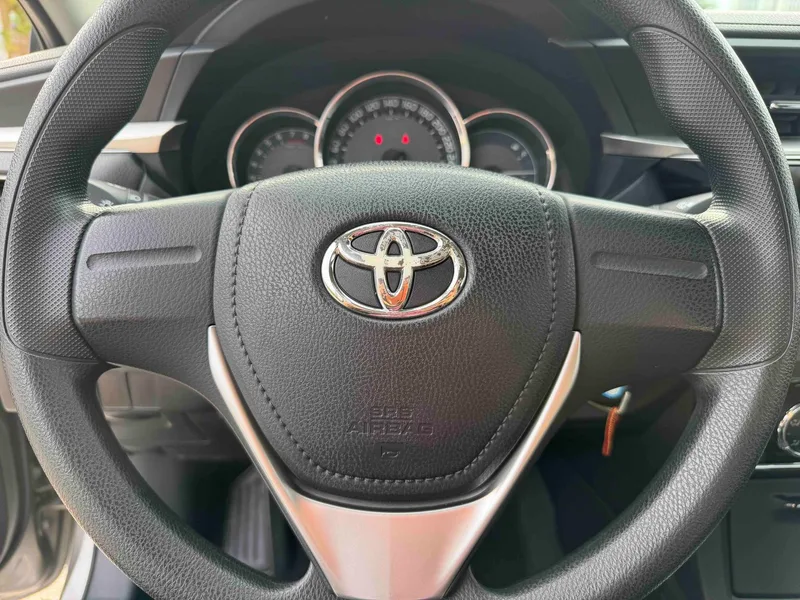 Toyota Corolla 2017 1.6L CVT GL interior photo 11 Toyota Corolla 2017 1.6L CVT GL interior photo 11