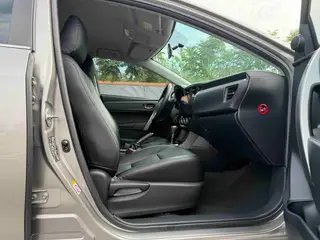 Toyota Corolla 2017 1.6L CVT GL interior photo 12 Toyota Corolla 2017 1.6L CVT GL interior photo 12