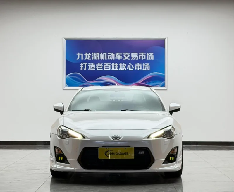 Toyota 86 2014 2.0L Automatic Luxury Model exterior photo 2 Toyota 86 2014 2.0L Automatic Luxury Model exterior photo 2
