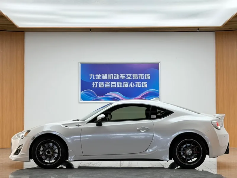 Toyota 86 2014 2.0L Automatic Luxury Model exterior photo 3 Toyota 86 2014 2.0L Automatic Luxury Model exterior photo 3