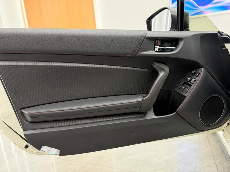 Toyota 86 2014 2.0L Automatic Luxury Model interior photo 10 Toyota 86 2014 2.0L Automatic Luxury Model interior photo 10