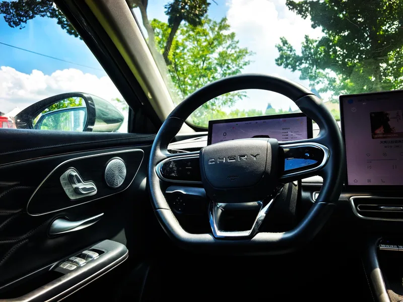 Chery Arrizo 8 PRO 2025 1.6T DCT Luxury type+ interior photo 14 Chery Arrizo 8 PRO 2025 1.6T DCT Luxury type+ interior photo 14