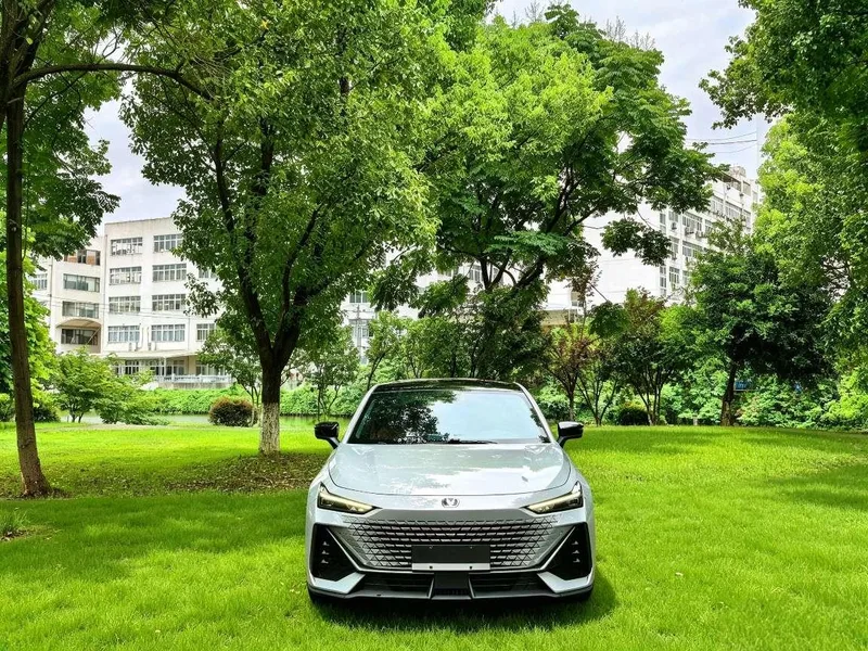 Changan UNI-V 2022 1.5T Acabado premium exterior foto 2 Changan UNI-V 2022 1.5T Acabado premium exterior foto 2