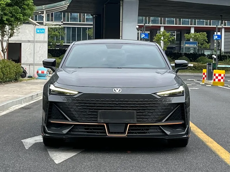 Changan UNI-V 2022 1.5T Sports version exterior photo 2 Changan UNI-V 2022 1.5T Sports version exterior photo 2