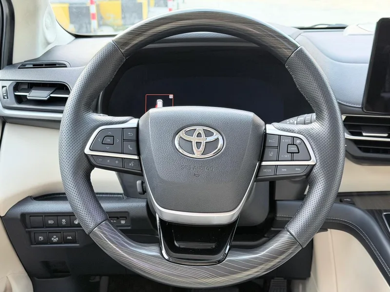 Toyota Sienna 2024 Doble motor 2.5L Edición de platino exterior foto 8 Toyota Sienna 2024 Doble motor 2.5L Edición de platino exterior foto 8