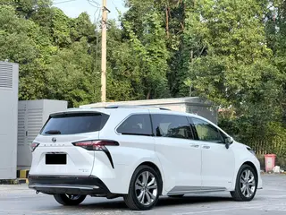 Toyota Sienna 2024 Doble motor 2.5L Edición de platino interior foto 16 Toyota Sienna 2024 Doble motor 2.5L Edición de platino interior foto 16