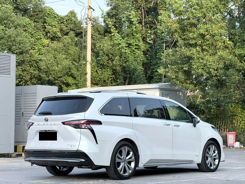 Toyota Sienna 2024 Doble motor 2.5L Edición de platino interior foto 16 Toyota Sienna 2024 Doble motor 2.5L Edición de platino interior foto 16