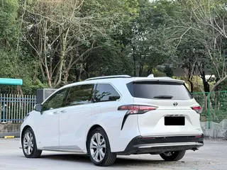 Toyota Sienna 2024 Doble motor 2.5L Edición de platino interior foto 18 Toyota Sienna 2024 Doble motor 2.5L Edición de platino interior foto 18