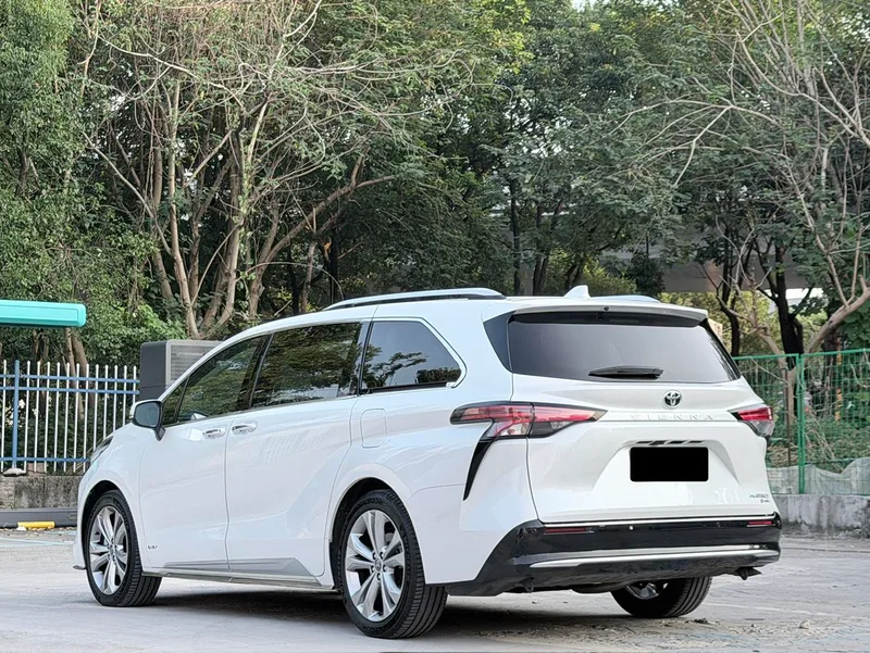 Toyota Sienna 2024 Doble motor 2.5L Edición de platino interior foto 18 Toyota Sienna 2024 Doble motor 2.5L Edición de platino interior foto 18
