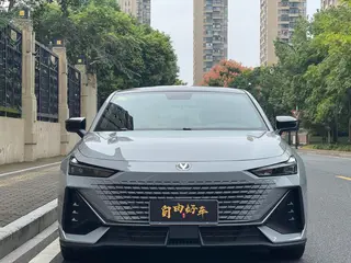 Changan UNI-V 2022 1.5T Acabado premium exterior foto 2 Changan UNI-V 2022 1.5T Acabado premium exterior foto 2