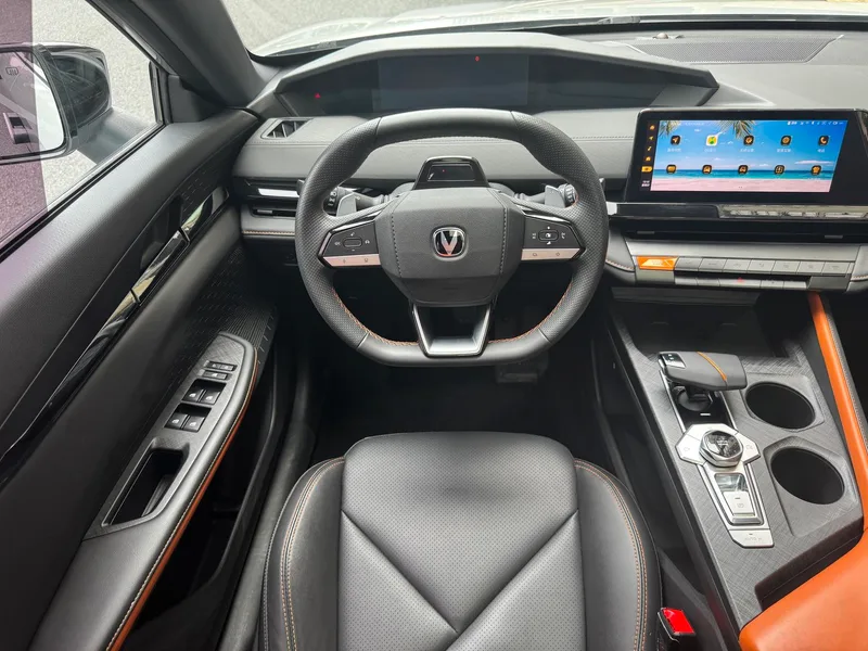 Changan UNI-V 2022 1.5T Acabado premium interior foto 12 Changan UNI-V 2022 1.5T Acabado premium interior foto 12