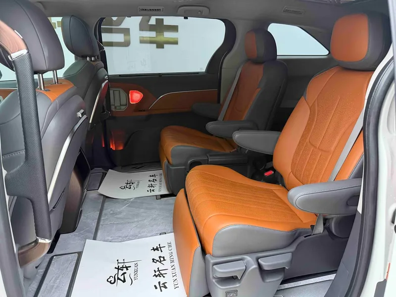 Toyota Sienna 2024 Doble motor 2.5L Versión cómoda interior foto 15 Toyota Sienna 2024 Doble motor 2.5L Versión cómoda interior foto 15